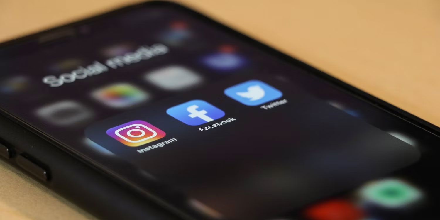 Instagram, Facebook và Twitter trên iPhone