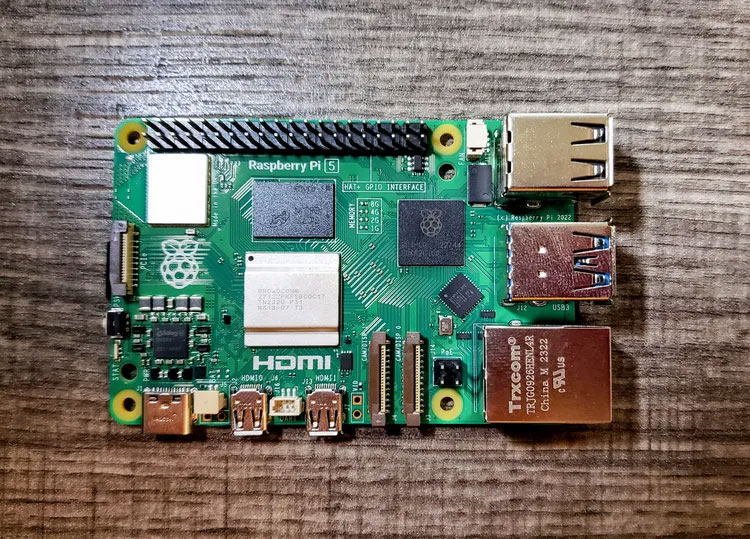 Raspberry Pi 5 cũng đi kèm một bộ phận làm mát chủ động