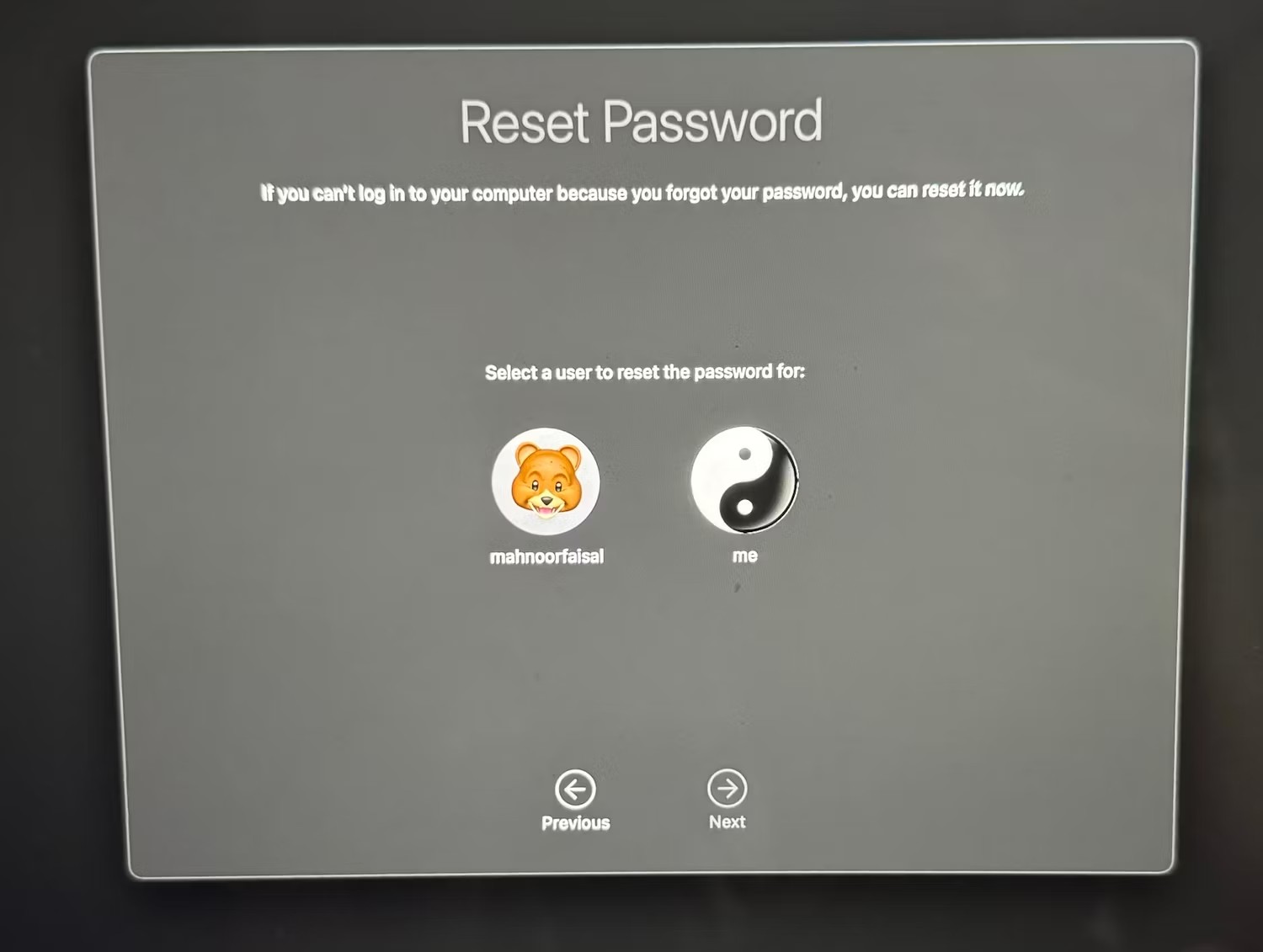 Màn hình reset mật khẩu hiển thị những user khác nhau trên máy Mac