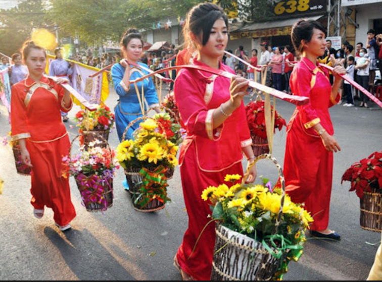 TOP 10 Đoạn văn Write a paragraph to introduce the Hoa (siêu hay) (ảnh 1)