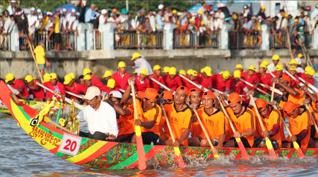 TOP 10 Đoạn văn Write an email to your pen friend to tell him/ her about the Thac Con Festival in Soc Trang Province (siêu hay) (ảnh 1)