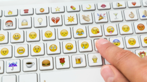 TOP 10 Đoạn văn Write a paragraph to describe emojis as a way of communication (siêu hay) (ảnh 1)