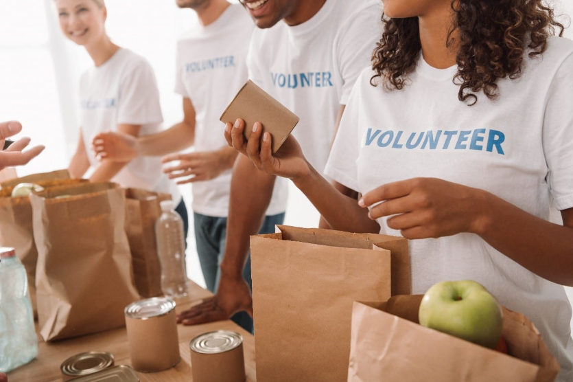 TOP 10 Đoạn văn You saw this job advert for a volunteer at the local food bank and want to apply. Write an application letter for this position (siêu hay) (ảnh 1)