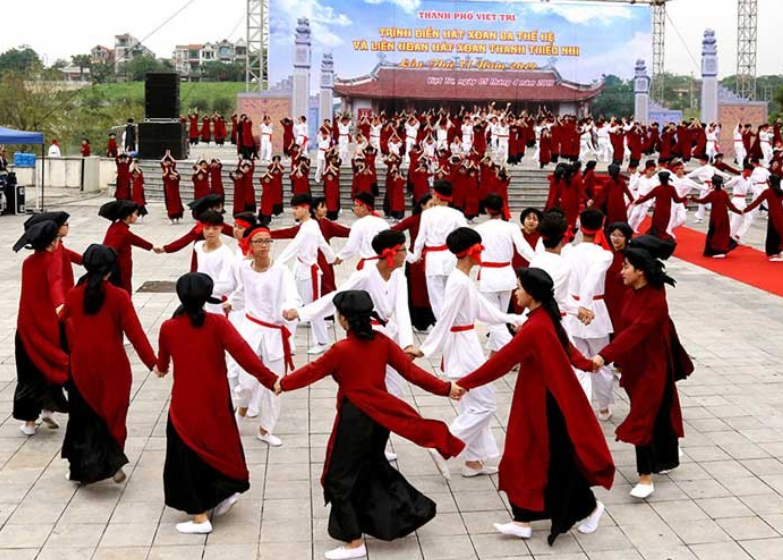 TOP 10 Đoạn văn Write a leaflet to inform students about the challenges facing xoan singing and offer some solutions (siêu hay) (ảnh 1)