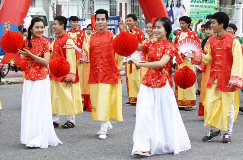 TOP 10 Write about the customs and traditions of an ethnic group that you know well (siêu hay) (ảnh 1)